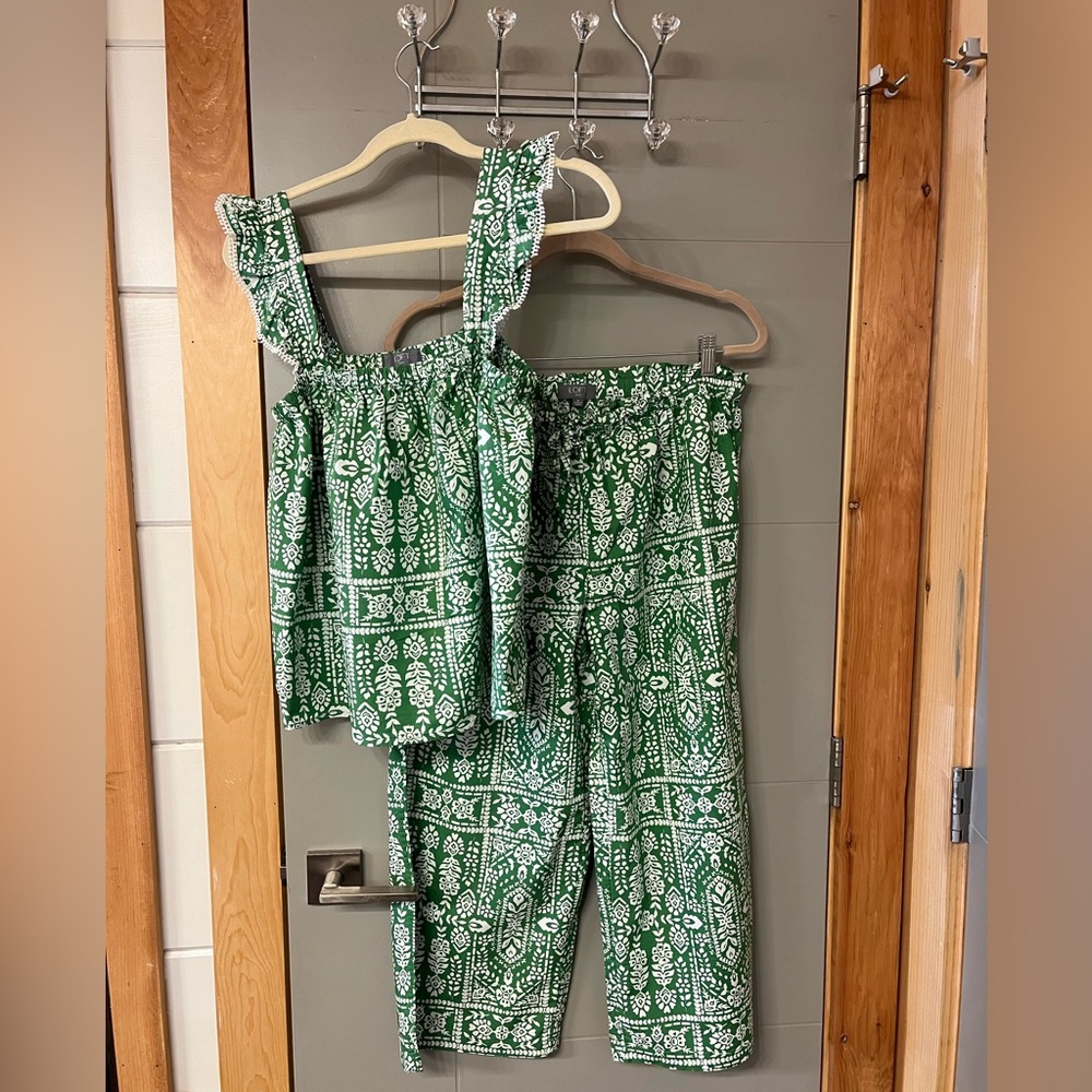 Loft 2 pc tank and capri pajama set medium